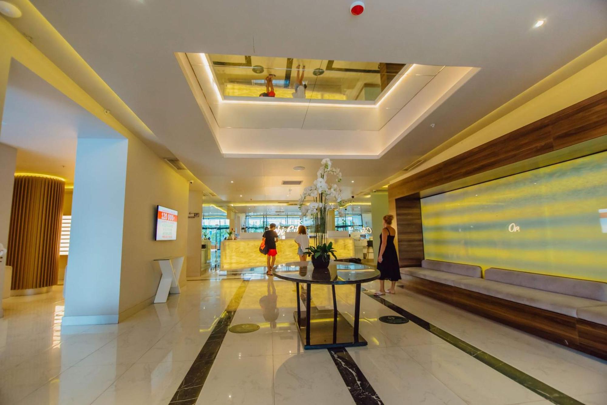 Orbi City Black Sea View Aparthotel Batumi Exterior foto